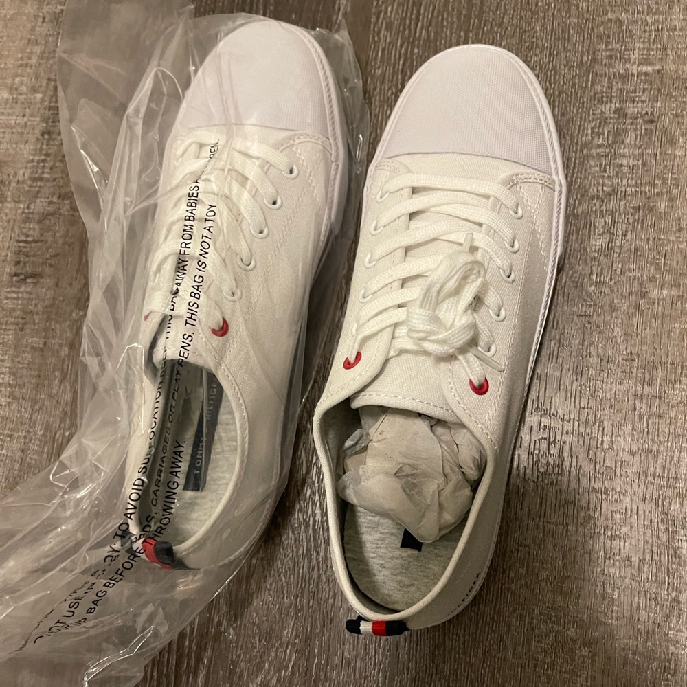 Tommy Hilfiger Canvas Size 9.5